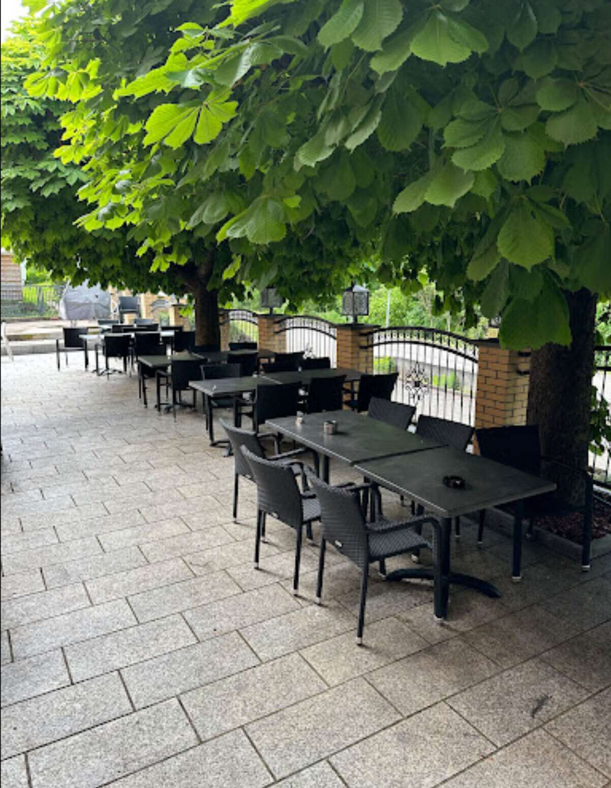 Restaurant-obermumpf-aussen-terrasse.jpg